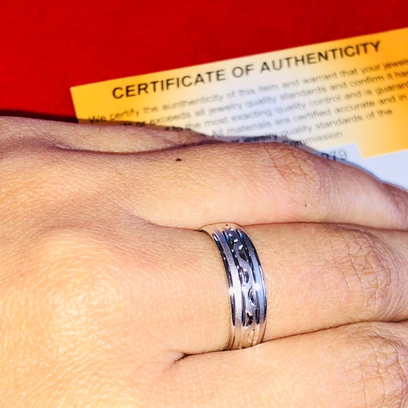 White gold vermeil wedding band for men, beautiful laser cut band, anniversary - Picture 10 of 12